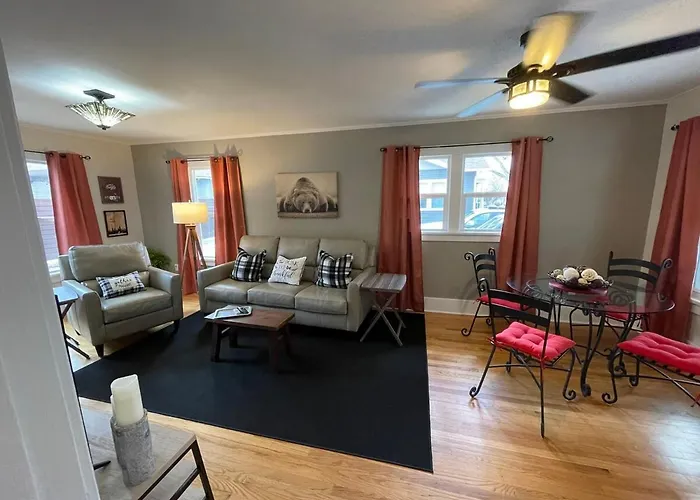 Downtown Casper- Big Tree- Wyoming Medical Center Holiday home *
